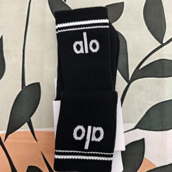 NWT - ALO Yoga Socks 2 Pairs - Picture 5 of 6